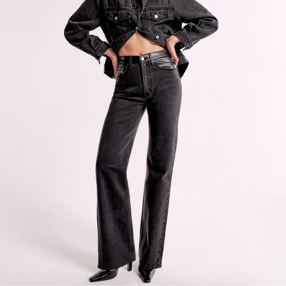 Abercrombie & Fitch Curve Love 90’s Relaxed Jean High Rise 18 Short Black